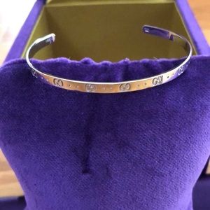 Hpnwot Gucci Icon 18k White Gold Cuff Bracelet - image 1